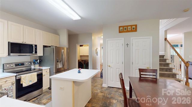 1606 Thornblade Ridge Drive, Matthews, NC 28105