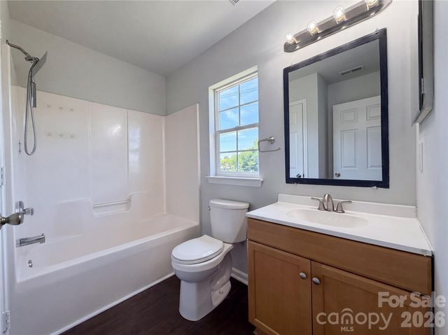 7115 Wandering Creek Drive, Charlotte, NC 28216