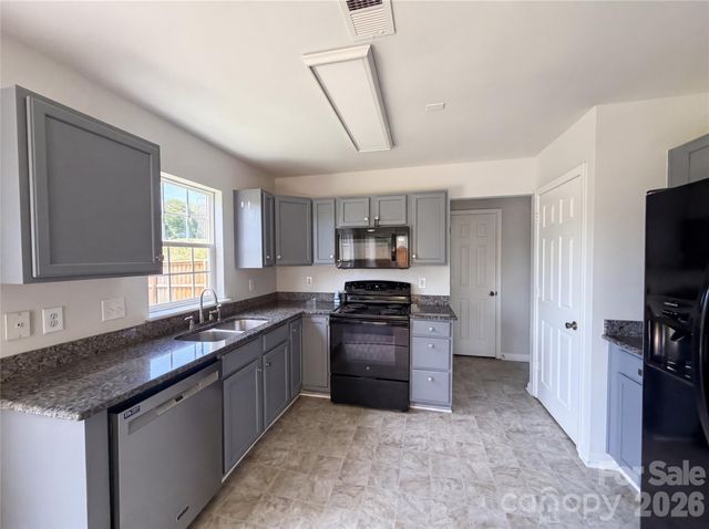 7115 Wandering Creek Drive, Charlotte, NC 28216