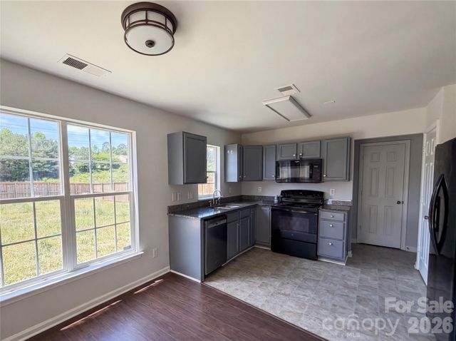 7115 Wandering Creek Drive, Charlotte, NC 28216