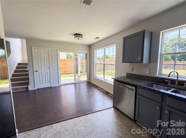 7115 Wandering Creek Drive, Charlotte, NC 28216