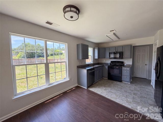 7115 Wandering Creek Drive, Charlotte, NC 28216