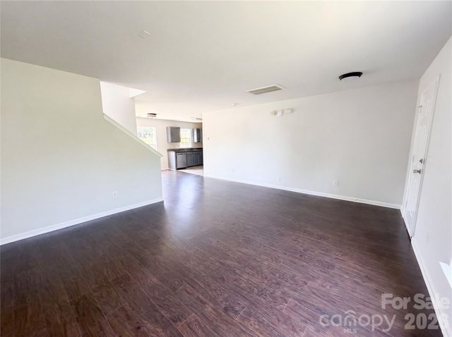 7115 Wandering Creek Drive, Charlotte, NC 28216