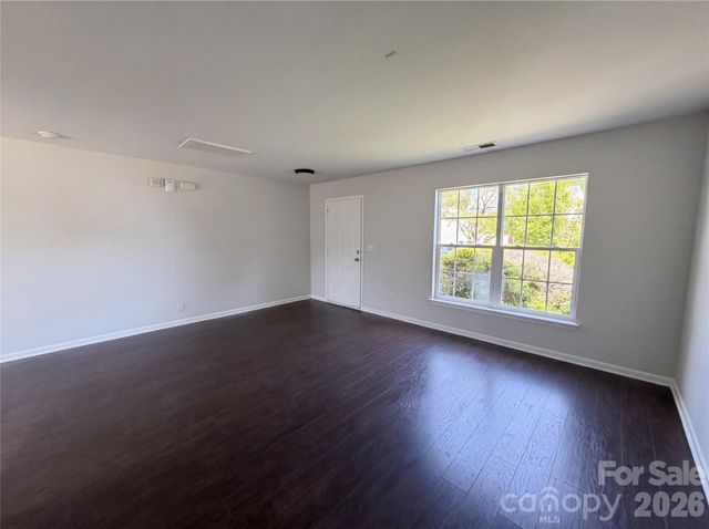 7115 Wandering Creek Drive, Charlotte, NC 28216