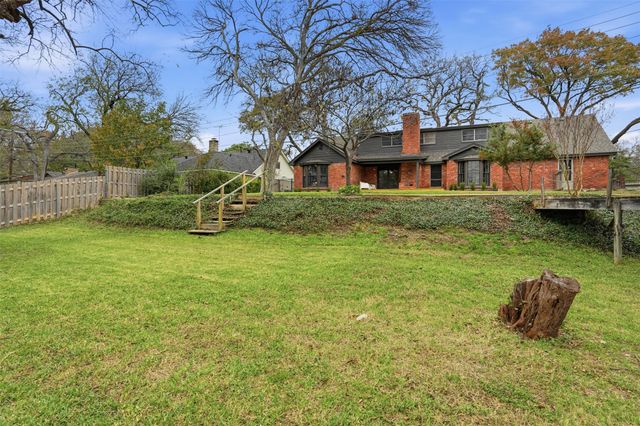 8625 Marys Creek Drive, Benbrook, TX 76116