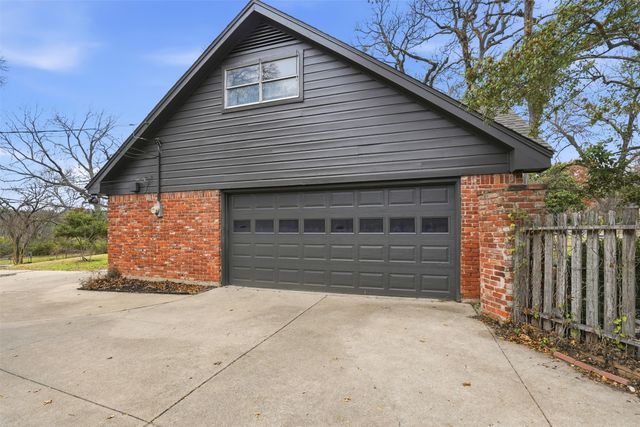 8625 Marys Creek Drive, Benbrook, TX 76116