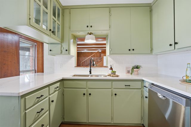 8625 Marys Creek Drive, Benbrook, TX 76116