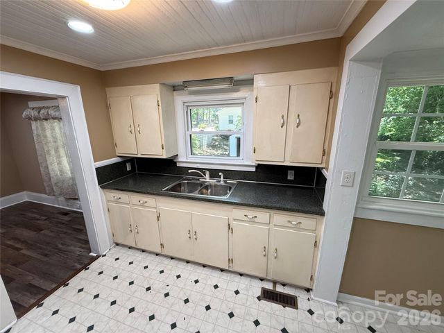 122 E Hargrave Street, Wadesboro, NC 28170
