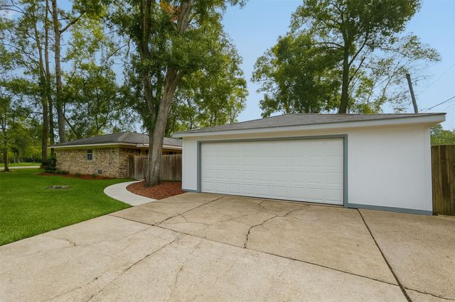 1819 Papoose Trail, Crosby, TX 77532