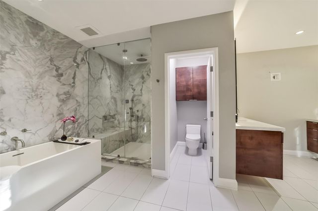 210 Pine Hollow Lane, Houston, TX 77056