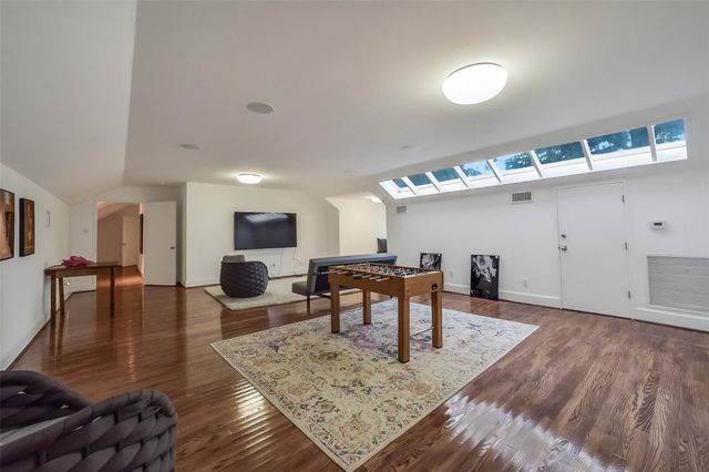 210 Pine Hollow Lane, Houston, TX 77056