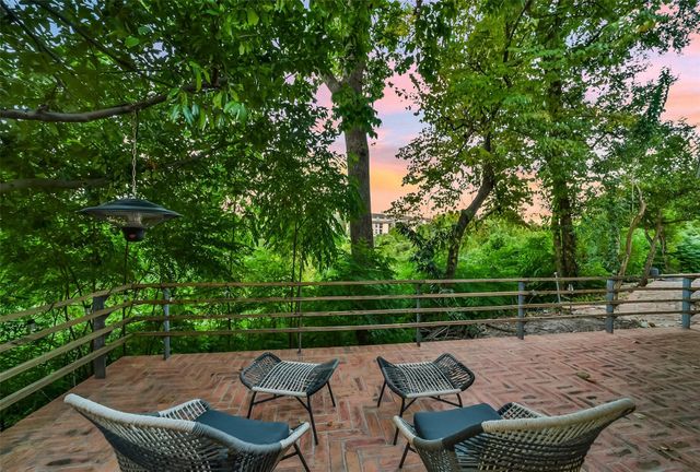 210 Pine Hollow Lane, Houston, TX 77056