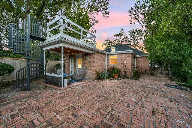 210 Pine Hollow Lane, Houston, TX 77056