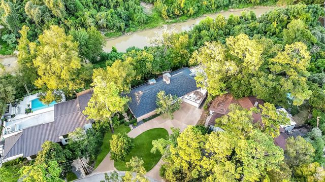 210 Pine Hollow Lane, Houston, TX 77056