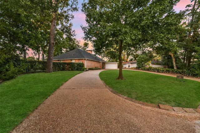 210 Pine Hollow Lane, Houston, TX 77056