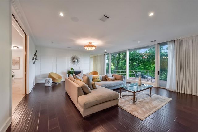 210 Pine Hollow Lane, Houston, TX 77056