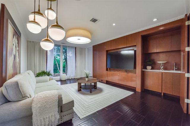 210 Pine Hollow Lane, Houston, TX 77056