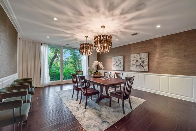 210 Pine Hollow Lane, Houston, TX 77056