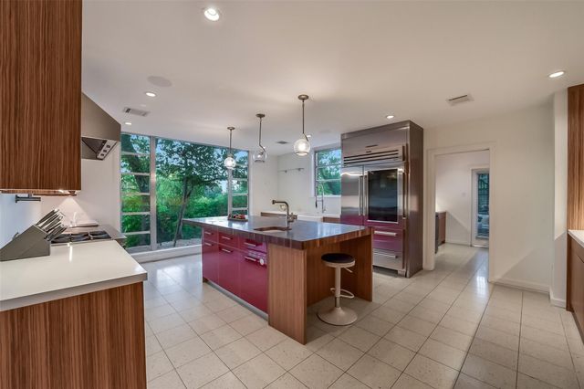 210 Pine Hollow Lane, Houston, TX 77056
