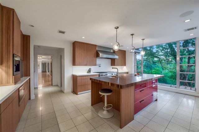 210 Pine Hollow Lane, Houston, TX 77056