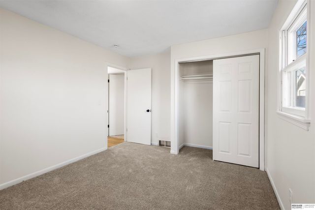 6614 Parkview Lane, Omaha, NE 68104