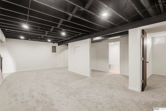 6614 Parkview Lane, Omaha, NE 68104