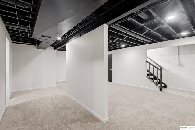 6614 Parkview Lane, Omaha, NE 68104