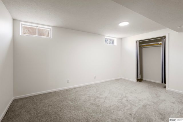 6614 Parkview Lane, Omaha, NE 68104