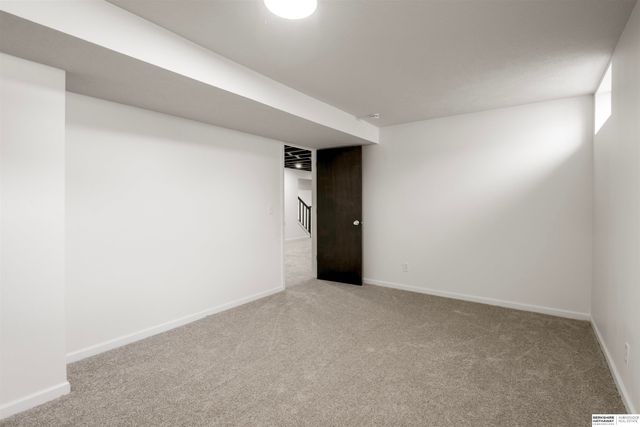 6614 Parkview Lane, Omaha, NE 68104