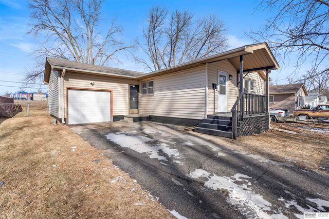 6614 Parkview Lane, Omaha, NE 68104