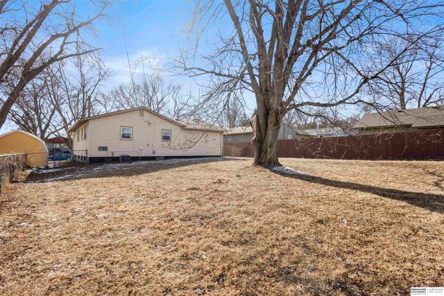 6614 Parkview Lane, Omaha, NE 68104