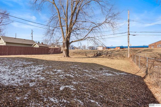 6614 Parkview Lane, Omaha, NE 68104