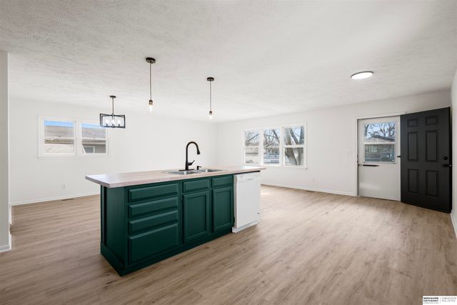 6614 Parkview Lane, Omaha, NE 68104