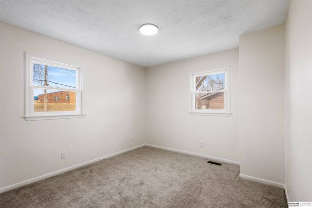 6614 Parkview Lane, Omaha, NE 68104