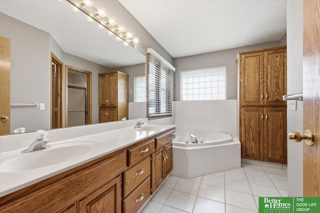 20750 Hemlock Circle, Elkhorn, NE 68022