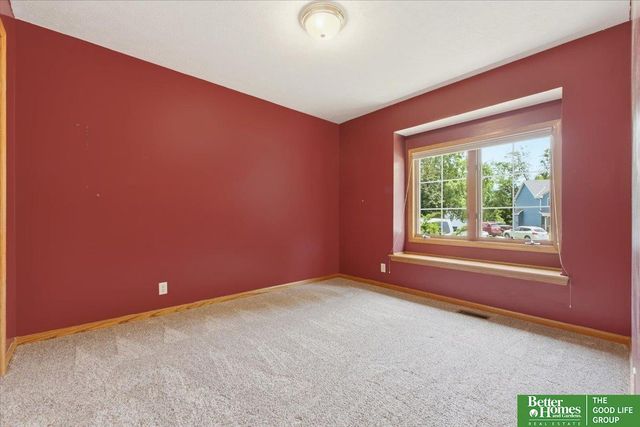 20750 Hemlock Circle, Elkhorn, NE 68022