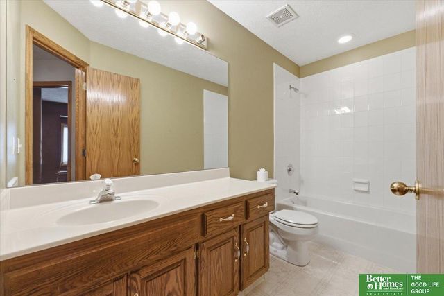 20750 Hemlock Circle, Elkhorn, NE 68022