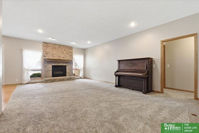 20750 Hemlock Circle, Elkhorn, NE 68022