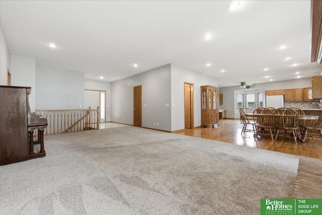 20750 Hemlock Circle, Elkhorn, NE 68022