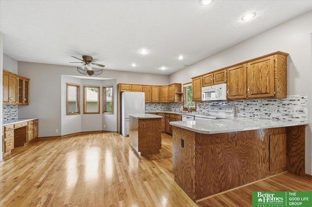 20750 Hemlock Circle, Elkhorn, NE 68022