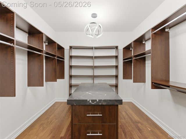 2475 Creekside Court, Oakland Charter Township, MI 48306