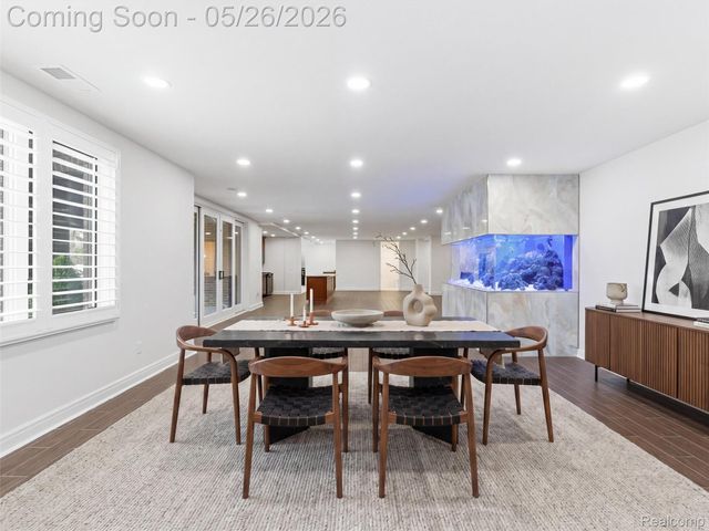 2475 Creekside Court, Oakland Charter Township, MI 48306