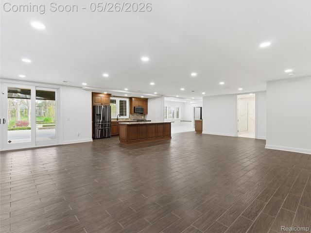 2475 Creekside Court, Oakland Charter Township, MI 48306
