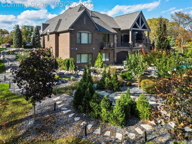 2475 Creekside Court, Oakland Charter Township, MI 48306