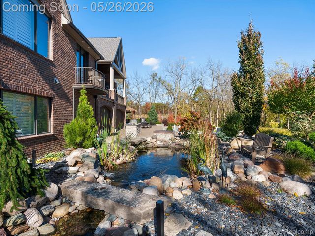 2475 Creekside Court, Oakland Charter Township, MI 48306