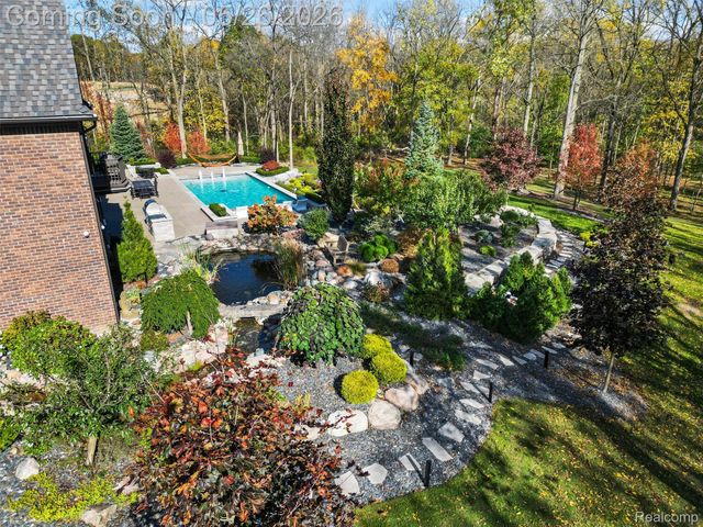 2475 Creekside Court, Oakland Charter Township, MI 48306