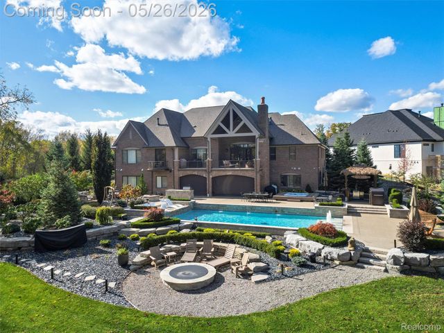 2475 Creekside Court, Oakland Charter Township, MI 48306