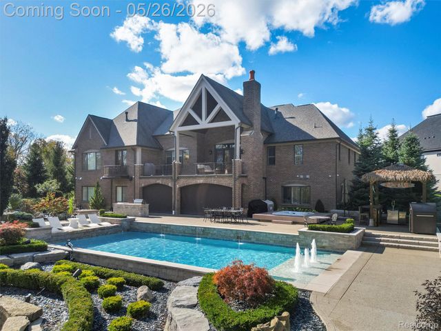 2475 Creekside Court, Oakland Charter Township, MI 48306