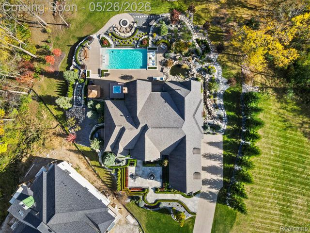 2475 Creekside Court, Oakland Charter Township, MI 48306