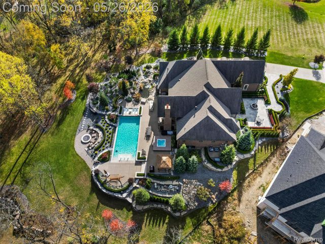 2475 Creekside Court, Oakland Charter Township, MI 48306